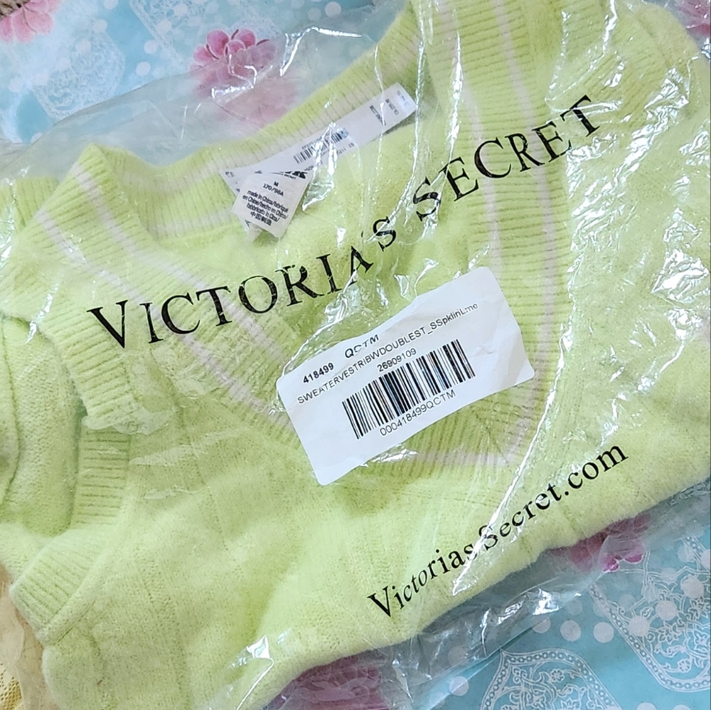 Victoria's Secret PINK - Collegiate Knit Sweater Vest - Medium - Picture 4 of 4